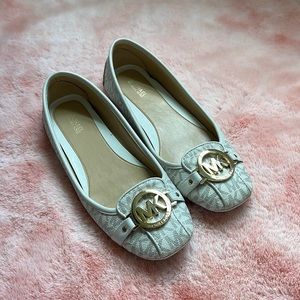 Michael Kors Moccasin Cream MK Logo Size 8